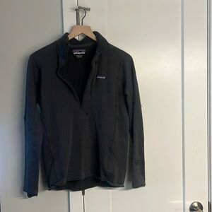 Patagonia R1 Fleece 1/2-Zip Pullover - Men's in Grey, size S